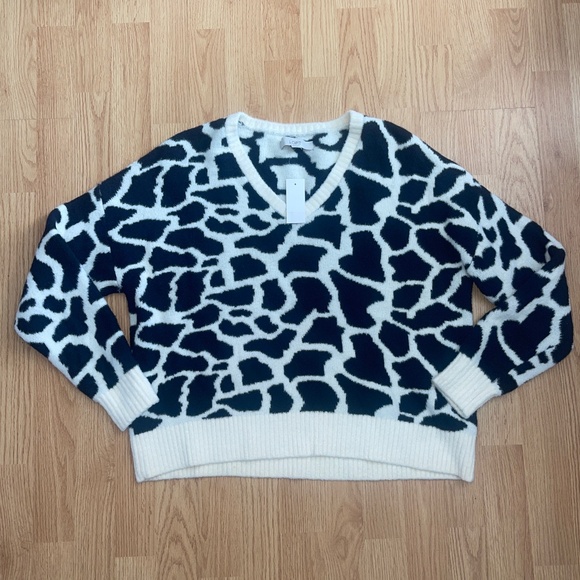 NWT LOFT Black and White Giraffe Print Super Soft Sweater Top Size Large - Picture 3 of 8